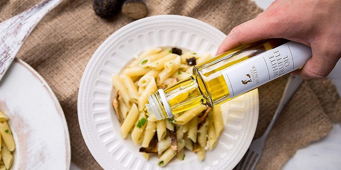 difference between white and black truffle oil