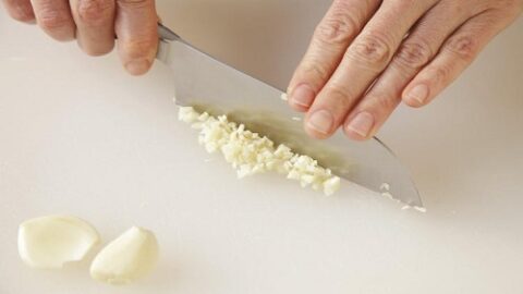 how to mince garlic battersby